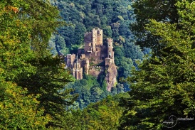 Burg Rheinstein- Ausblick von der Zauberhöhle