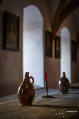 Schloss Steinau: Krug und Fenster im Speisesaal