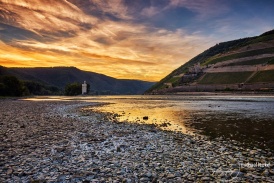 Sonnenuntergang im Rhein